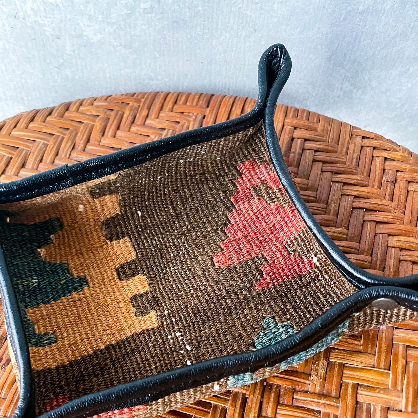 Old Kilim Tray #1/キリム トレイ 小物入れ