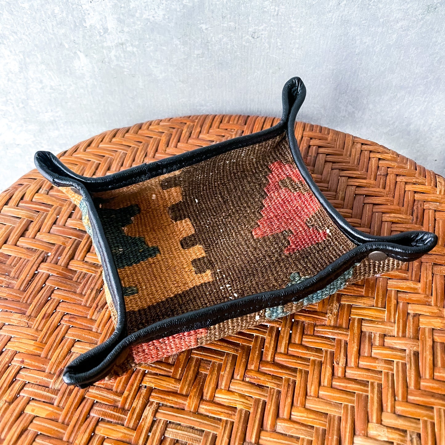 Old Kilim Tray #1/キリム トレイ 小物入れ