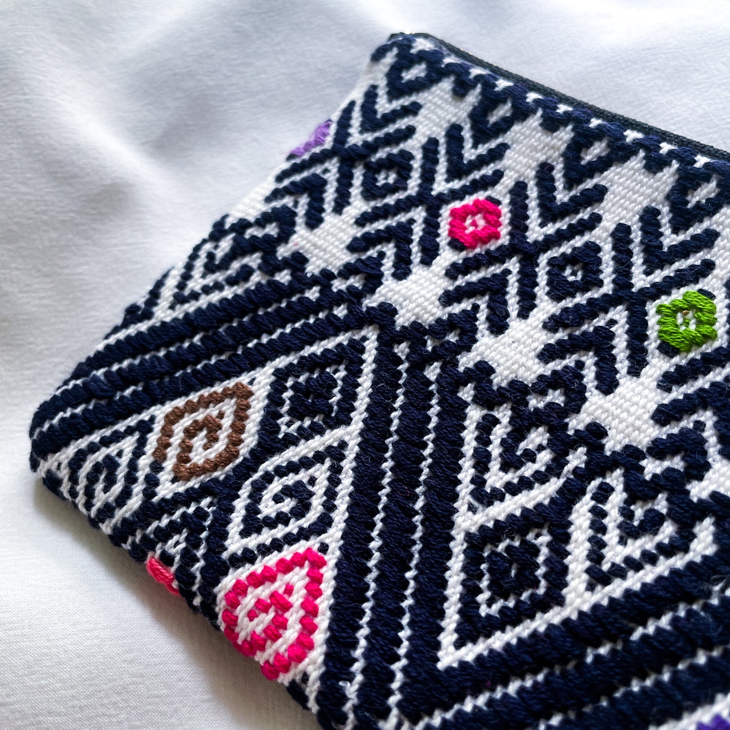 Mexican Embroidery Pouch #3／メキシコ刺繍 ララインサール ポーチ airpods ケース