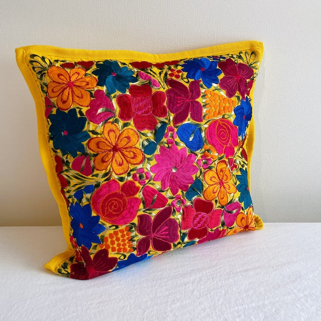 Flower Embroidery Cushion Cover D (50×50㎝)／グアテマラ 刺繍 クッションカバー 花
