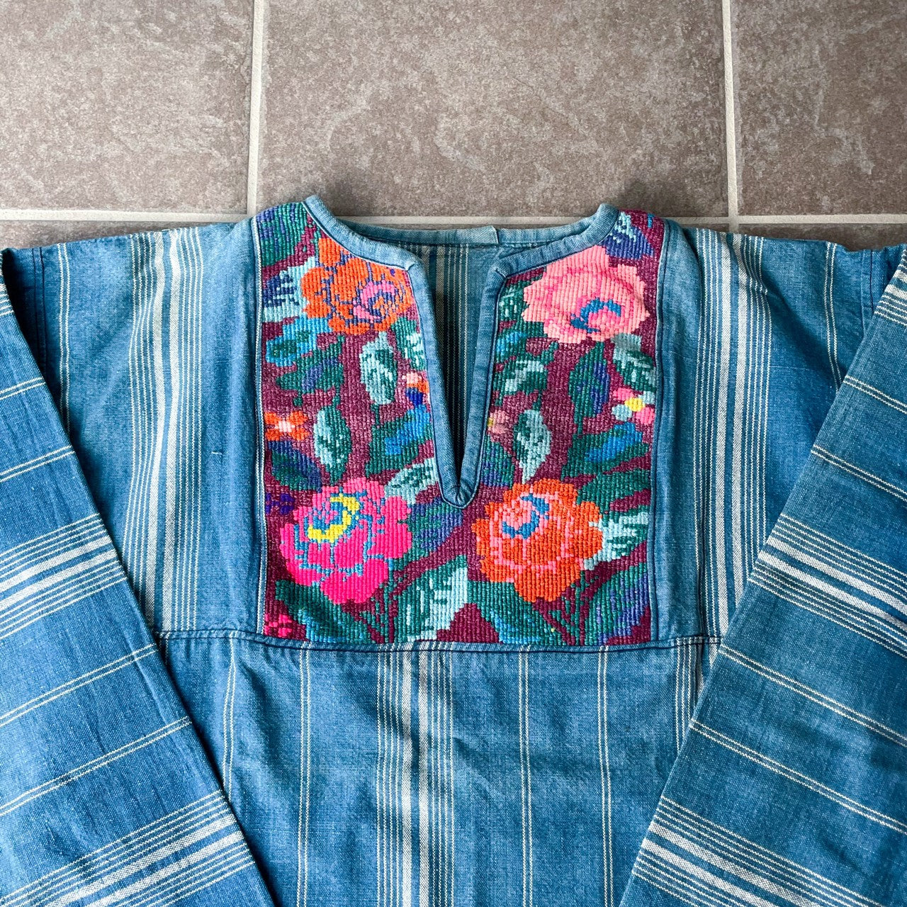 Guatemalan Indigo Blouse #3／グアテマラ ウィピル 刺繍 織り